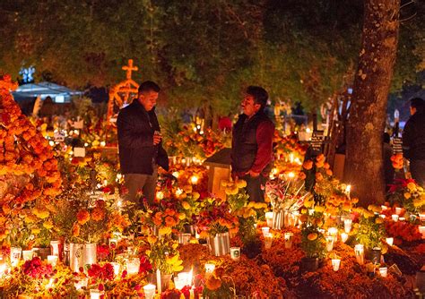 Tour De Noche De Muertos P Tzcuaro Hotel Casa Del Refugio