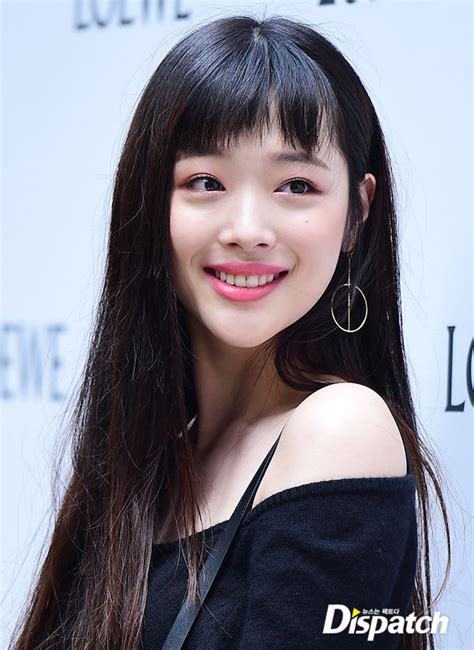 K Pop Idol Sulli Dazzles At Public Event With Dark Beautiful Style