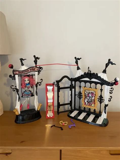 MONSTER HIGH FREAK Du Chic Circus Scareground Play Set With Rochelle