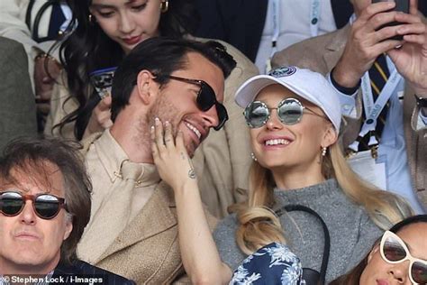 Ariana Grande Joins Jonathan Bailey At The Wimbledon Men S Final