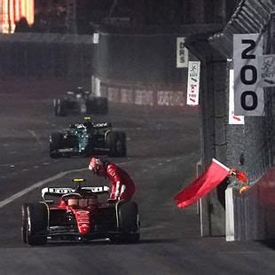 F1 GP Las Vegas Beleeft Valse Start Losse Putdeksel Sloopt Ferrari