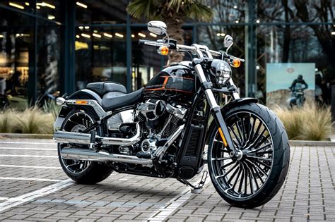 Harley Davidson Breakout Prezentare Video I Date Tehnice