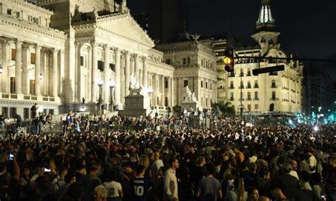 Cacerolazos En Todo El País Y Masiva Protesta Frente Al Congreso Contra