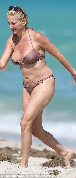 Real Housewife Dorinda Medley Rocks Bikini On Miami Beach Daily Mail