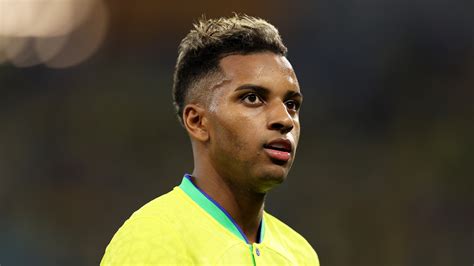 Rodrygo se rinde a Endrick en la concentración de Brasil