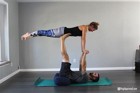 Intro To Acroyoga 5 Beginner Acroyoga Poses To Try