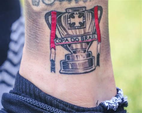 Calleri faz tatuagem da taça da Copa do Brasil após título pelo São