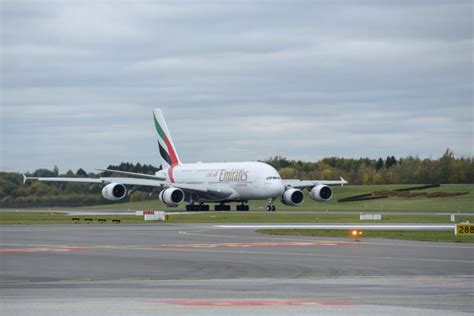 Emirates Airbus A Kommt Nach Hamburg Zur Ck