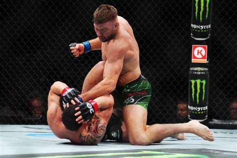 Dricus Du Plessis Vs Robert Whittaker Full Fight Video Highlights