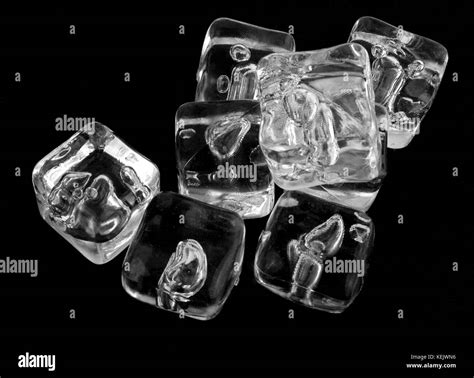 Fondo Negro Hielo Fotografías E Imágenes De Alta Resolución Alamy