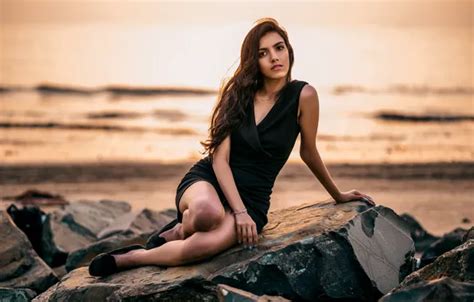 Обои girl hot sexy eyes smile beautiful figure model на телефон и рабочий стол раздел