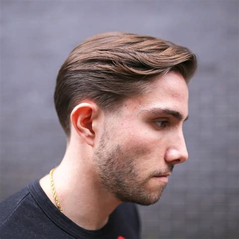 Penteado Retro Masculino Testando Produtos Cosmeticos