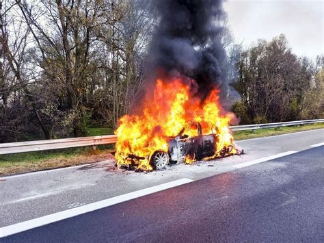 Wegen Schaulustiger Bei Autobrand Unfall Auf Der A Vorarlberger