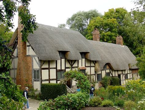 10 Beautiful Cotswolds Cottages