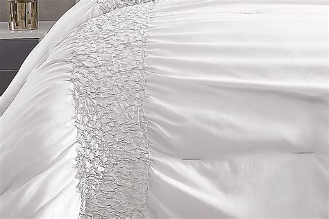 Sirroco White Polyester Fabric 4 Pc Twin Comforter Set Rooms To Go