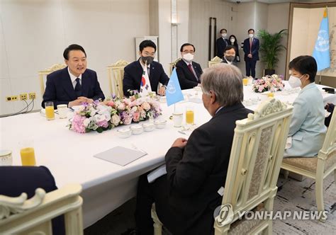 윤석열 대통령 쿠테흐스 유엔 사무총장과 오찬 연합뉴스