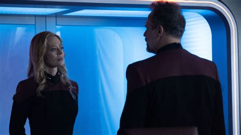 Star Trek Picard Jeri Ryan And Todd Stashwick Talk Start Of