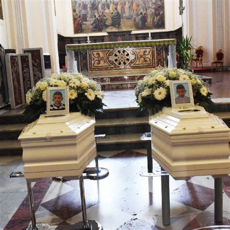 Pochissima Gente Ai Funerali Di Daniel E Stefani I Fratellini Morti