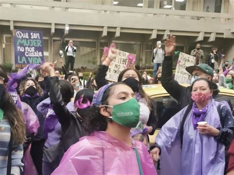 Paro De Taxistas Y Marcha Feminista En Bogotá Se Desarrollaron Pacíficamente