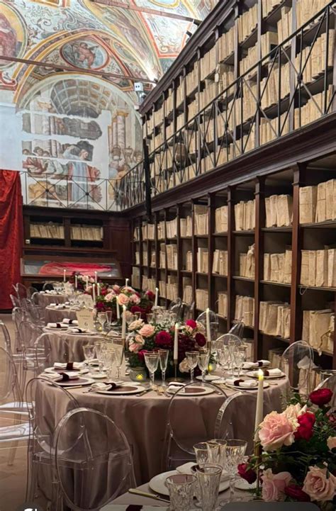 Una Festa Di Matrimonio Allinterno DellArchivio Di Stato Di Napoli