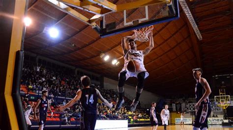 Basket Vittoria Al Fotofinish Per La Amadori Tigers Nel Match Contro