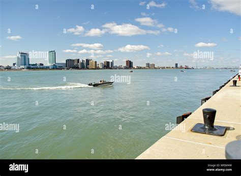 Detroit River Walk, Spring 2018 Stock Photo - Alamy