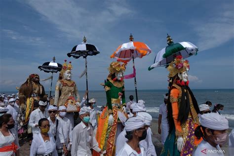 Melasti Ceremony In Bali ANTARA News