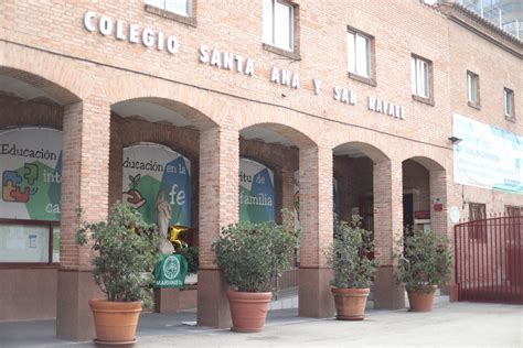 El Colegio Santa Ana Y San Rafael Colabora Con C Ritas Para Ayudar A