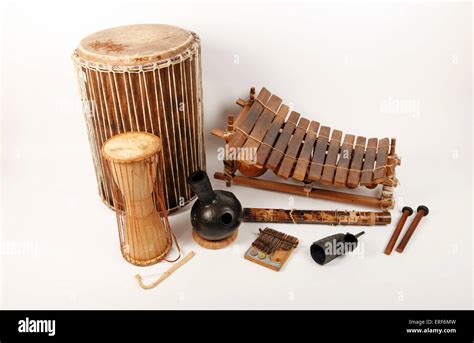 Instrumentos Musicales Africanos Fotografías E Imágenes De Alta Resolución Alamy