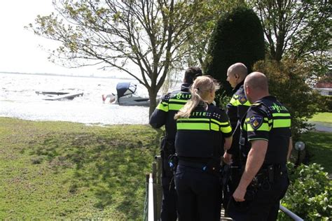 0297 Nl FOTO S VIDEO Opvarenden Boot In Nood Gered Op Vinkeveense