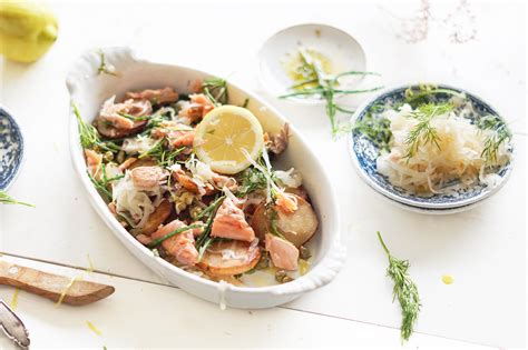 Zuurkool Salade Met Zalm Aardappel En Zeekraal The Lemon Kitchen