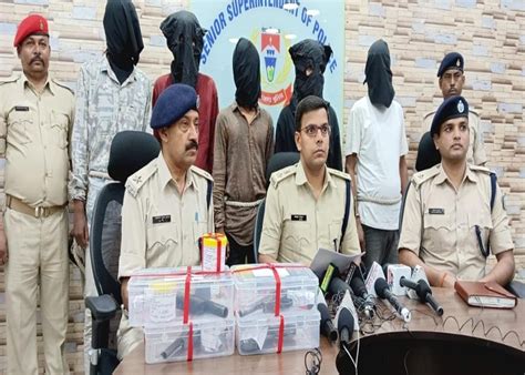 Jamshedpur Police Success मानगो में डकैती की योजना बनाते पांच युवक हथियार के साथ गिरफ्तार