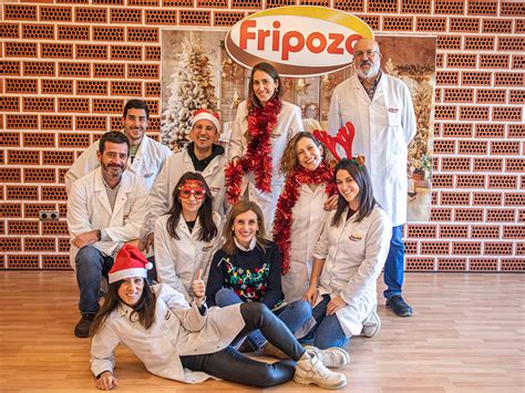 Creatividad y buen humor en el concurso navideño de Fripozo Fripozo