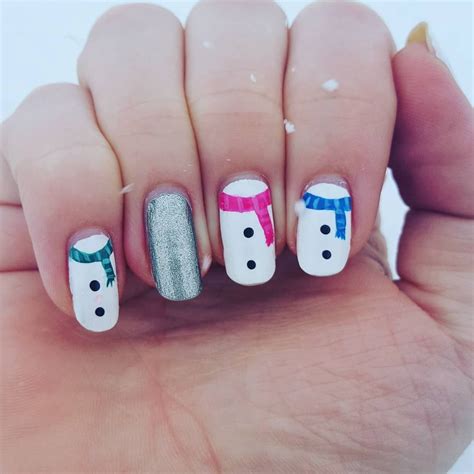 Pin By Stephanie Goettl On Fingernail Ideas Snowman Nail Art Snowman