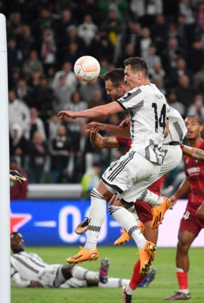 Video Los Goles Del Empate Entre Juventus Y Sevilla Dsports F Tbol