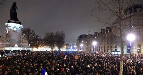 Miles De Personas Se Concentran En París Contra El Atentado A Charlie