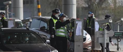 北京日报 记者探访进京检查站：环京通勤人员可持“三证”登记入库检测