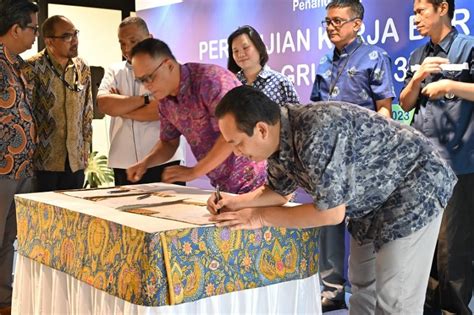 Wamenaker Apresiasi Penandatangan Pkb Danone Aqua Dengan Serikat Pekerja