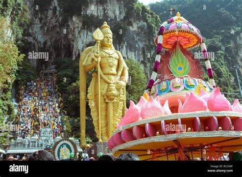 Murugan Kavadi Hi Res Stock Photography And Images Alamy