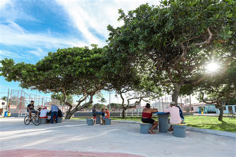 No bairro Areia Branca nova praça se torna ponto de encontro e lazer