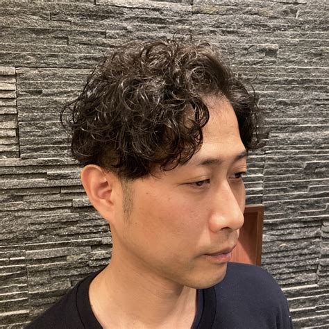 ツーブロック七三ナチュラルパーマ｜ヘアカタログ｜高級理容室・床屋・ヘアサロン｜premium Barber（プレミアムバーバー）