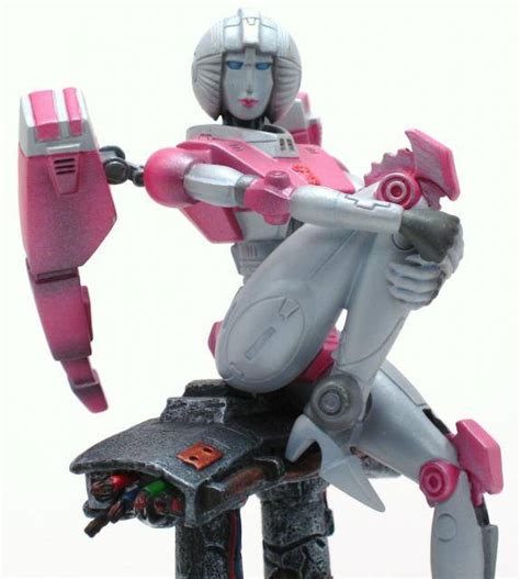 Arcee Statue Transformers G1 Generation One Palisades