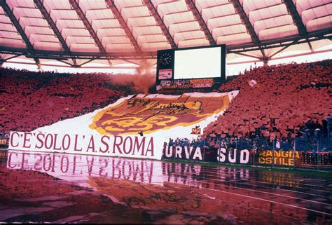 Roma ecco alcune delle più belle coreografie della Curva Sud