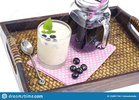 Jugo Y Smoothies De La Baya Con El Yogur En El Vidrio Comida Sana Foto