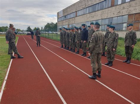 Środa dzień mundurowy w Zespole Szkół Technicznych Zespół Szkół