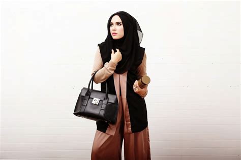 5 Inspirasi Office Look Hijab Ini Membantumu Tampil Menarik Saat