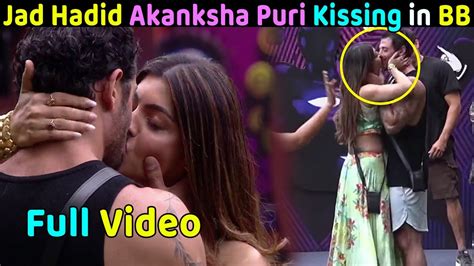 Akanksha Puri And Jad Hadid Kiss In Bigg Boss Ott Task Youtube