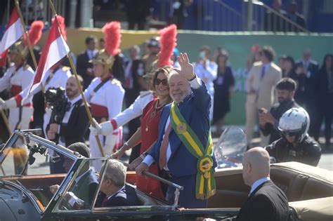 Lula participa em Brasília de comemorações do 7 de Setembro e acompanha