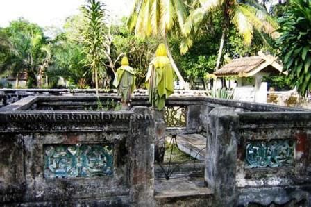 Makam Sultan Mahmud Riayat Syah Prokepri