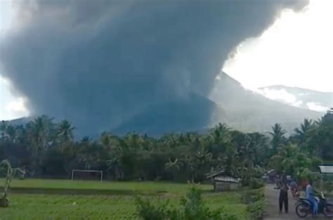 Erupsi Gunung Lewotobi Laki Laki Picu Gunung Perempuan Di Flores Timur